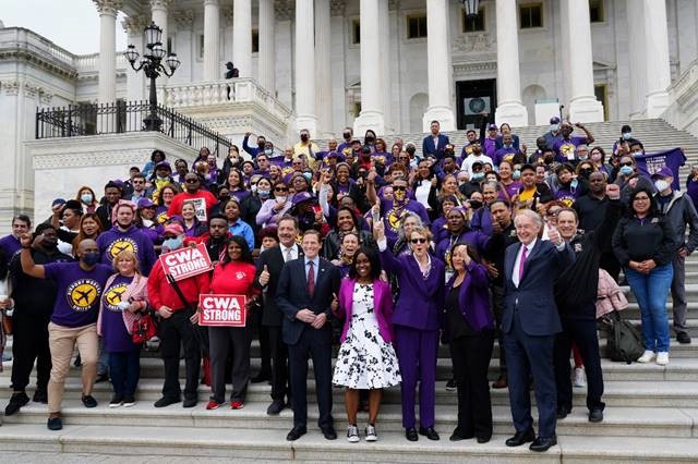 U.S. Senators Richard Blumenthal (D-CT) and Edward J. Markey (D-MA) and U.S. Representative Chuy Garcia (D-IL) stood with members of the Service Employees International Union (SEIU) to demand better compensation and protections for airport workers. 